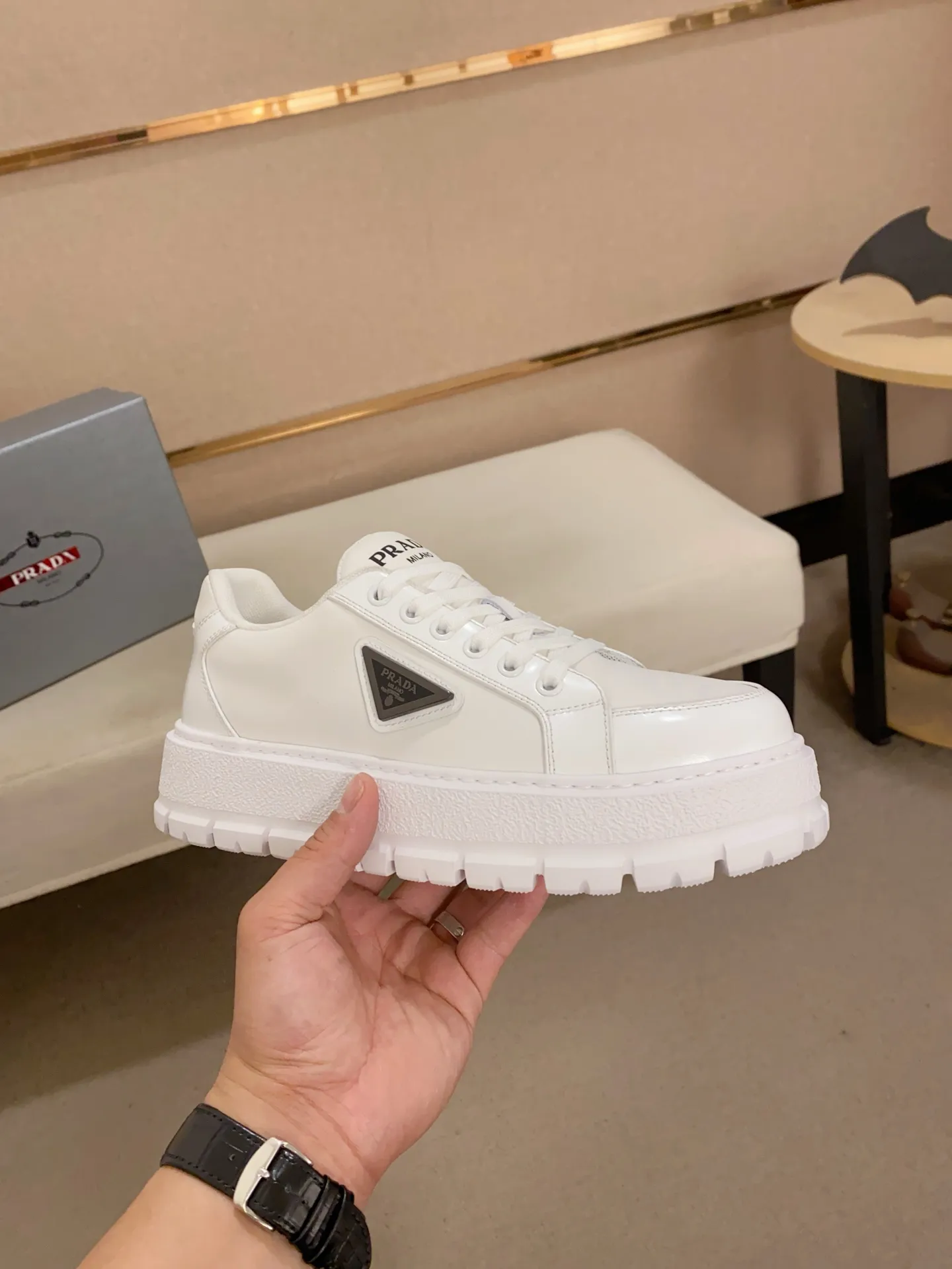 Men's shoes 💰 580💰 ✔️✔️✔️Higher version High-quality new PRADA (Prada) counters are launched simultaneously. The new men's shoes and 😘 fabrics are made of high-tech glue-spraying technology. Lining: Full cowhide lining. 👍🏿 High-end ☄️ Air-cushion molded anti-slip foam outsole, exquisite lines, simple and elegant, comfortable and high-end for leisure travel. Code number: 38 to 44 (45 can be customized and cannot be returned or exchanged)